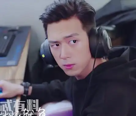 亲爱的热爱的韩商言怎么爱上佟年的?韩商言为什么叫gun神