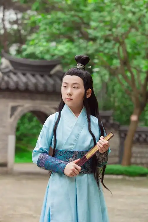 童星刘铭泽写真 获赞"古装小美男"