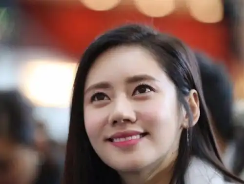 如何评价秋瓷炫的颜值?