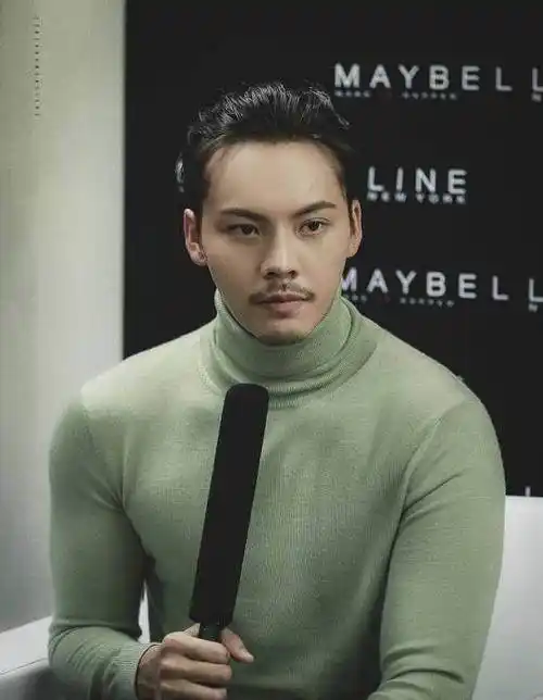 当小鲜肉蓄起胡子对鹿晗改观易烊千玺帅气依旧刘昊然皮肤好