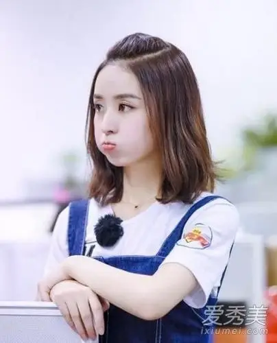 吃可爱长大的吗?赵丽颖新发型短卷发超级萌!