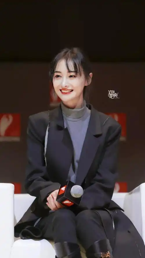 穿搭打扮一秒开窍郑爽最近来真的了