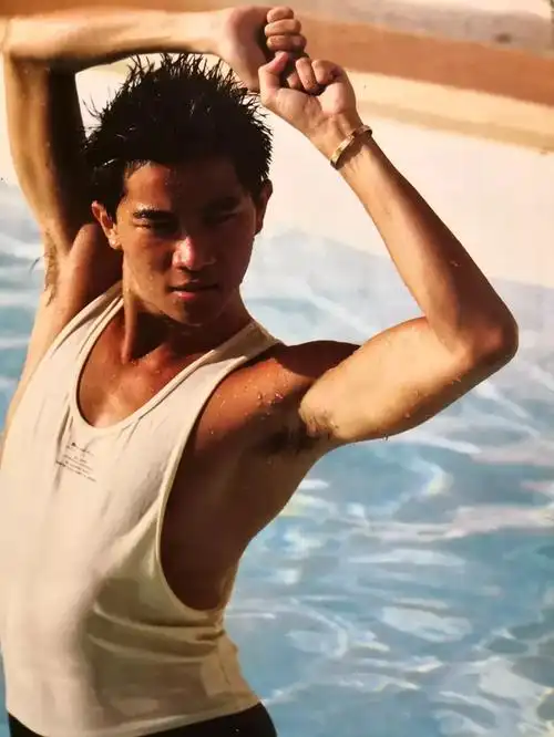 遇见经典回头25个秋你仍是记忆中的翩翩王子遇见陈百强