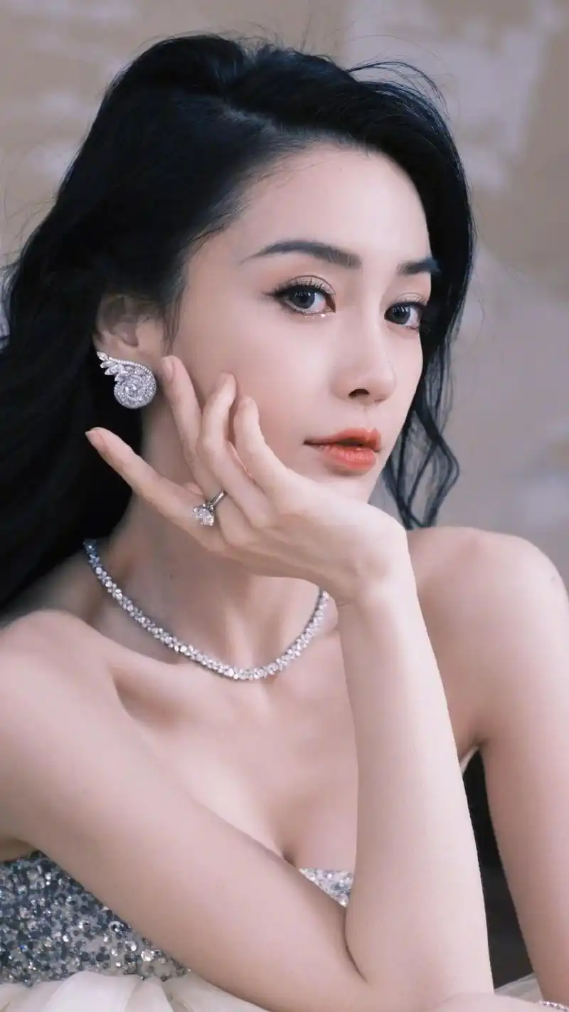 angelababy微博之夜幕后花絮,鼻子被网友疯狂吐槽,真相是什么?