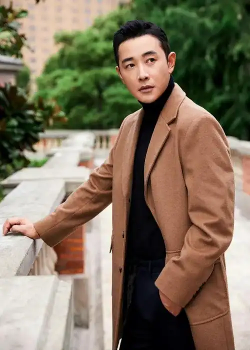 明星助阵国货晚宴,孙俪两套造型都惊艳,罗晋穿针织衫帅出新高度