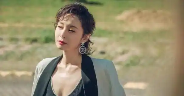 集结了包括雷佳音,马丽两位帝后级演员在内的21位实力派及流量明星