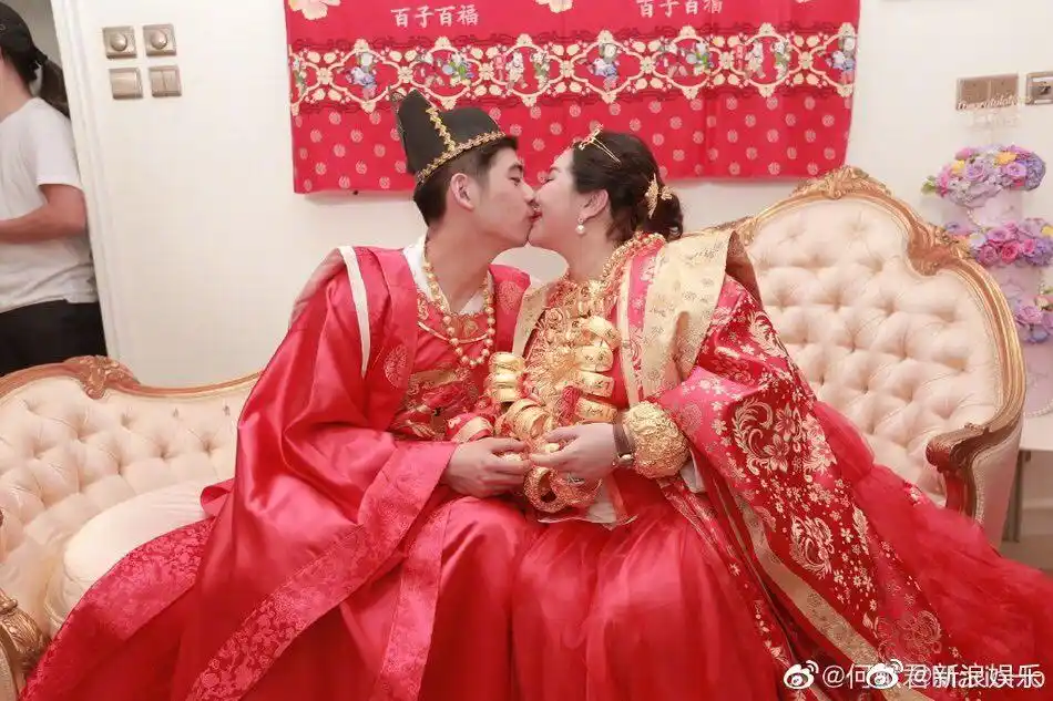 中国娱乐新闻[超话]##何超盈怀孕六个月当伴娘#6