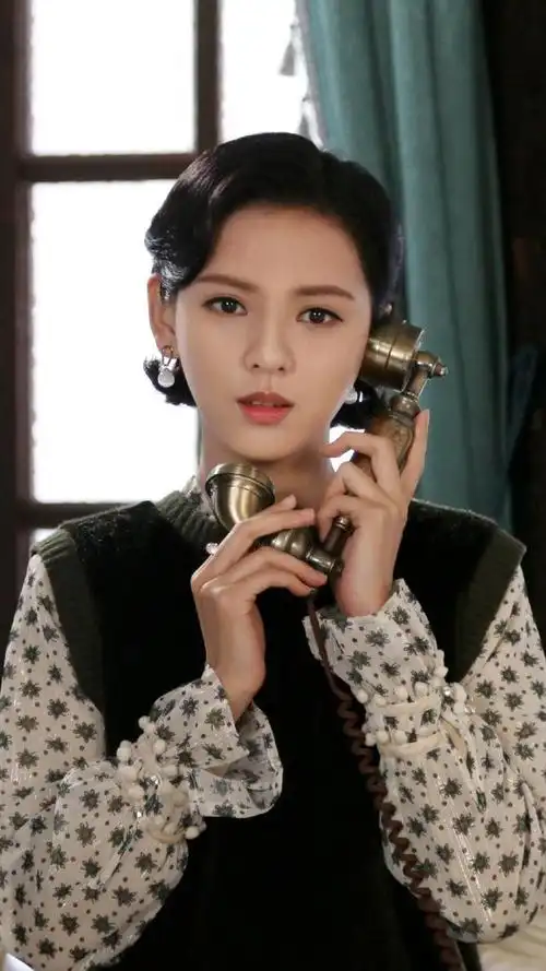 《请赐我一双翅膀》但是张予曦却很适合演民国年代剧张予曦的五官深邃