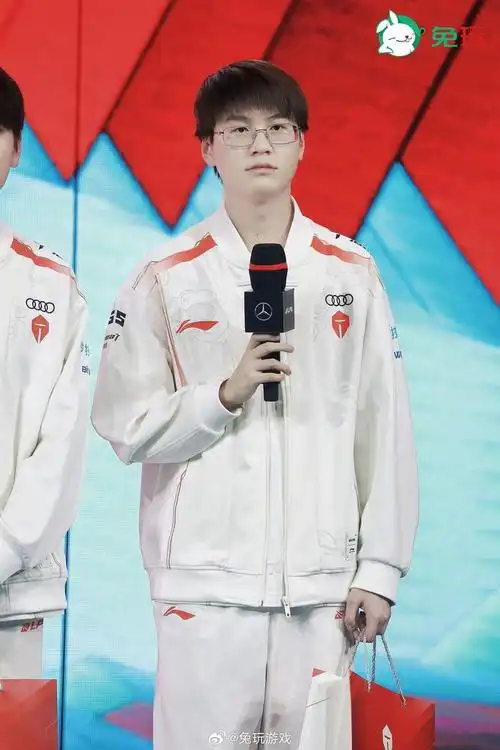 兔子乖乖送礼比心