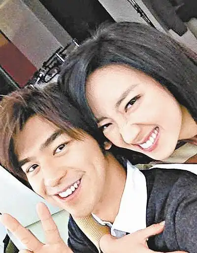 陈柏霖也被网友爆料他悄悄跟韩国女神河智苑搭上了蛛丝马迹来自两个人