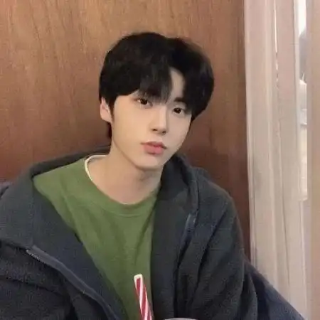 时尚曜帅气头像真人 喜欢和爱不一样-男生头像