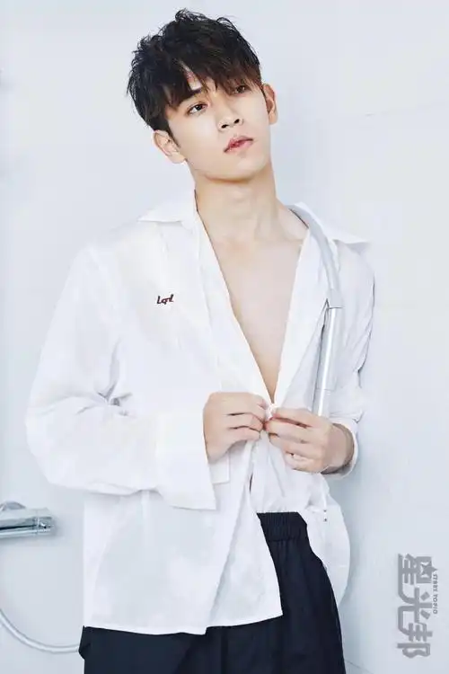 新生代男演员陈若轩颠覆往日温暖绅士的形象.