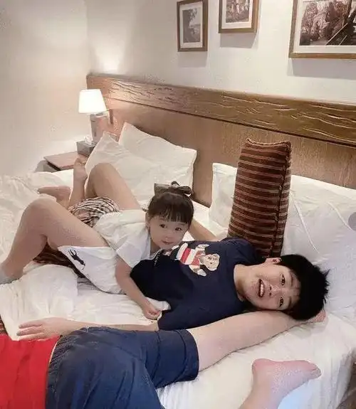 不让老公植发!陈慧琳的父女恋!