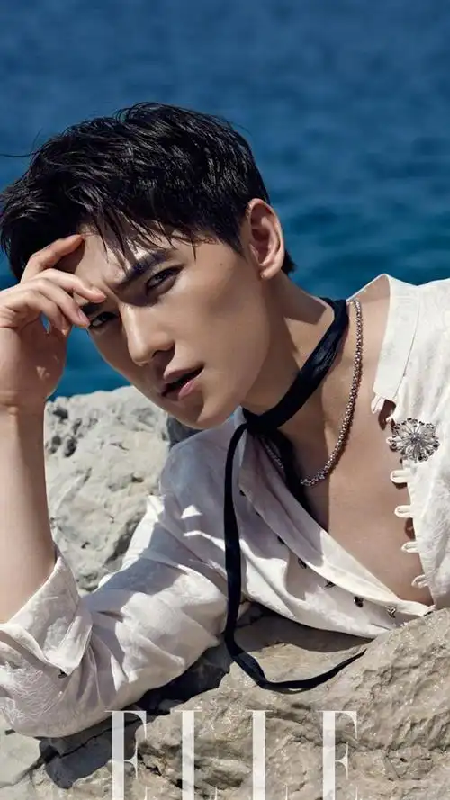 禁欲系男神杨洋帅气写真