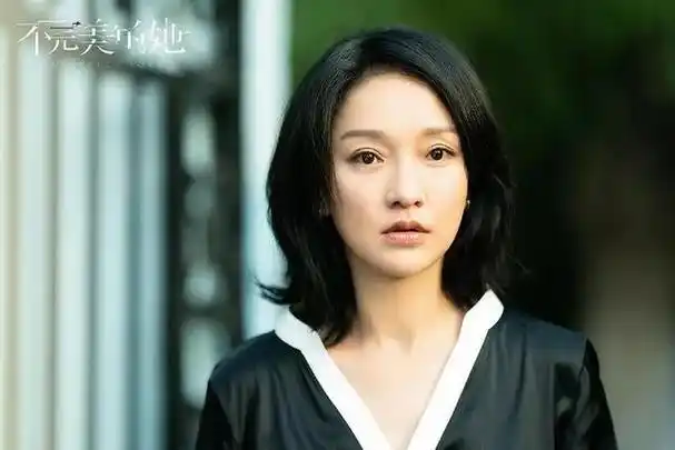 因为浪姐2的热度,很多网友翻出了周迅出演《明明》时的剧照,并附上