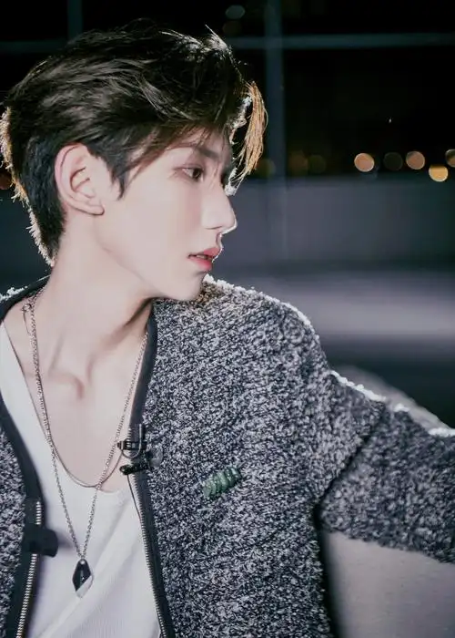 王源是什么样的人呢本性良善温柔勇敢有才华之z世代领军音乐人吧