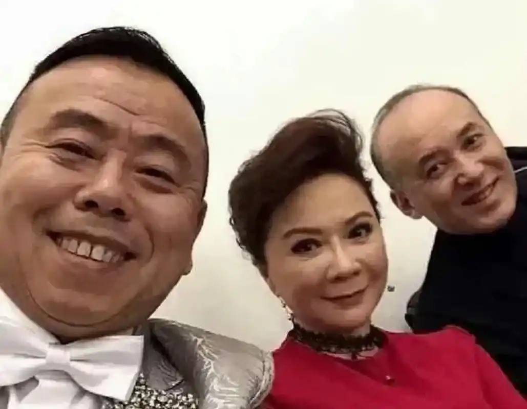 "  蔡明父亲是大学教授,母亲是