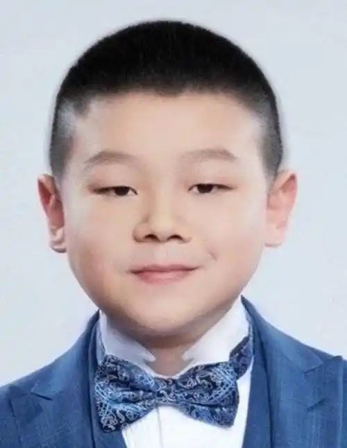 图的大神,上来就把岳云鹏贴在了《哆啦a梦》里,送了他一副胖虎的身躯