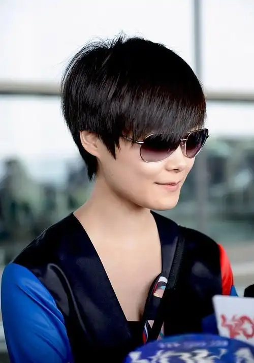 方形脸的 初一女生适合剪李宇春的发型么?_百度知道