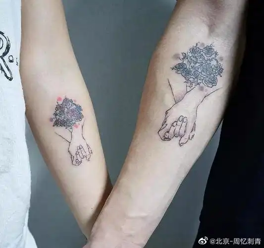 纹身作品推荐分享跟最爱的人,纹一对特别的纹身,这样的寓意很有纪念