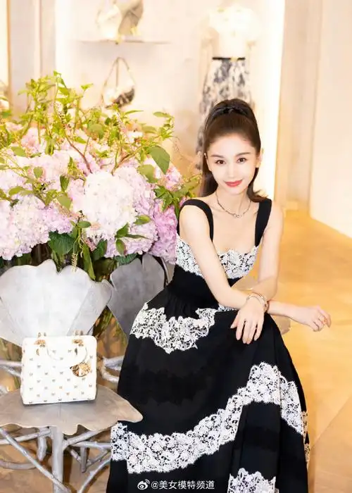 王子文棕色高马尾好美优雅迷人