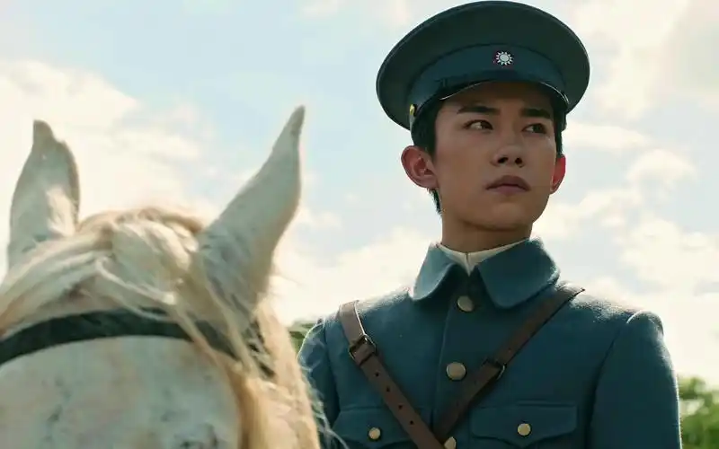 【易烊千玺】阿易军装燃向混剪《legend》