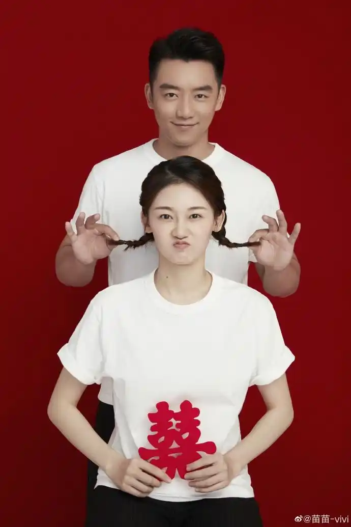 郑恺苗苗宣布结婚 穿情侣服手持结婚证超甜蜜