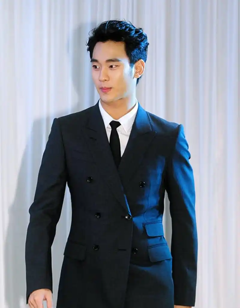 金秀贤的5款西服:第一款帅气十足,最后一款让全智贤心动!