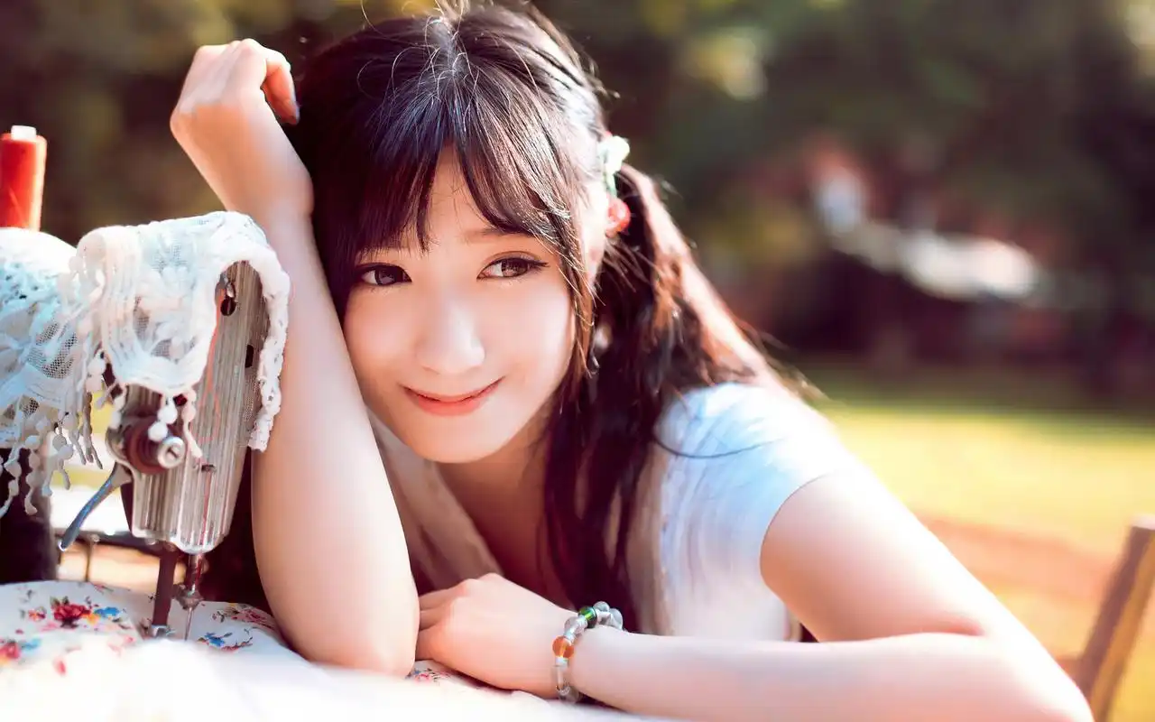 可爱文艺美女高清唯美写真壁纸