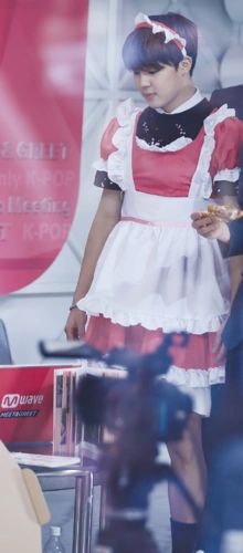 求防弹少年团bts全成员的女装照片