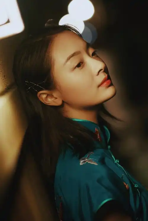 孙铱出生于四川成都毕业于北京电影学院中国内地女演员