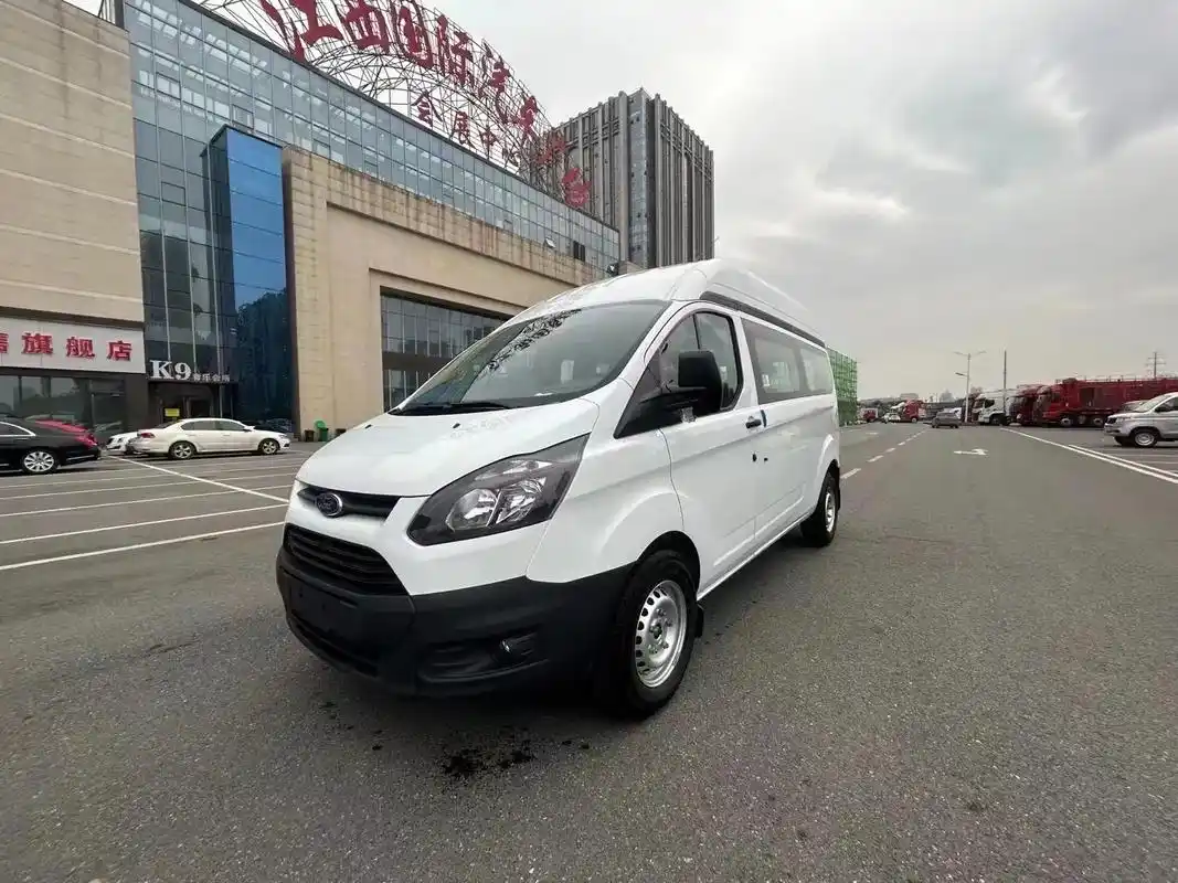 到店全新未上牌福特全顺中轴中顶柴油六座.