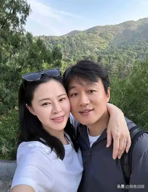 佟大为晒婚庆年甜蜜照,高调表白妻子关悦:爱你到永远_夫妻_感情_家庭