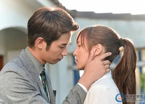 刘以豪终於亲了魏蔓! 女生超紧张「任由他摆布」