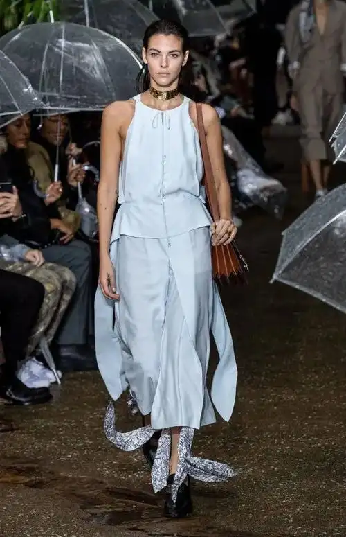 色彩趋势2021春夏女装流行色光学白经久不衰