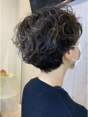 女士短发不论怎么剪,最百变时尚还是纹理烫,蓬松自然不夸张