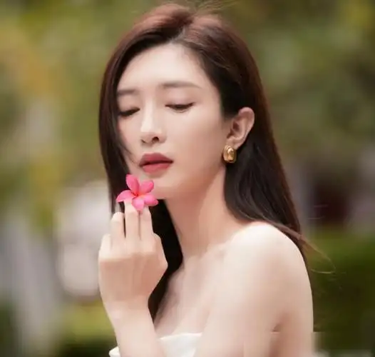 34岁江疏影最新生图曝光看清颜值和身材后确定我没眼花