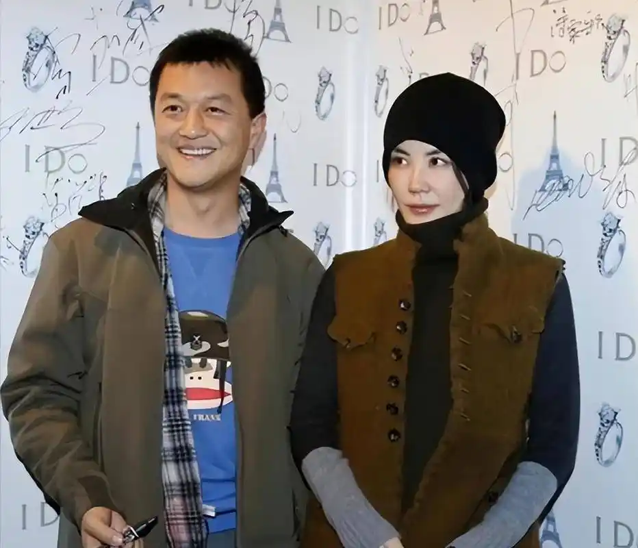 看了王菲和李亚鹏的现状,才知道他们的爱情为什么走到了尽头!