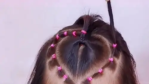 超级简单的桃心辫,宝宝上学这样扎超可爱,可喜欢了!