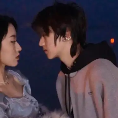 秀恩爱情头真人接吻高清唯美的超甜秀恩爱情头真人图片