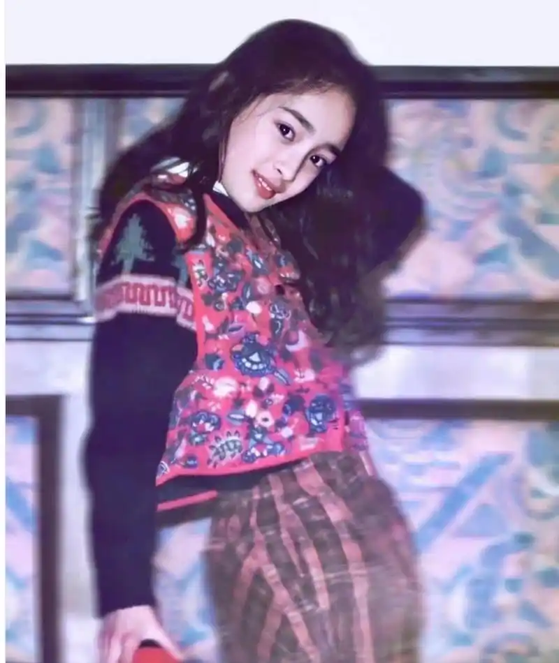 杨幂小时候真好看 从小就是明星相呀[大笑]