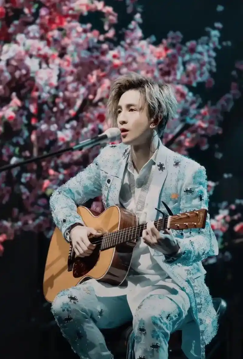 薛之谦高磊鑫#安河桥 他没说过他会唱.她也没说过她会来 - 抖音