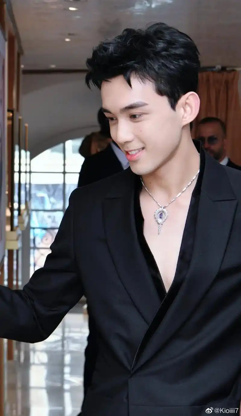 吴磊宝格丽品牌代言人.#吴磊leo 时尚博主说吴磊已经是国际 - 抖音