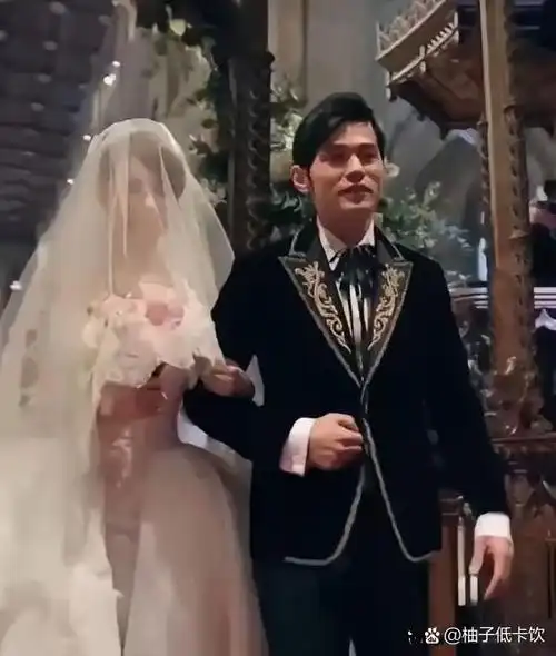 周杰伦大婚,昆凌婚纱超亮眼!