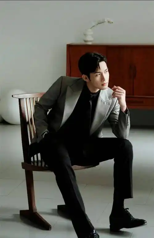 张彬彬1993年183cm摩羯座 太帅了_黑色_西装_外套