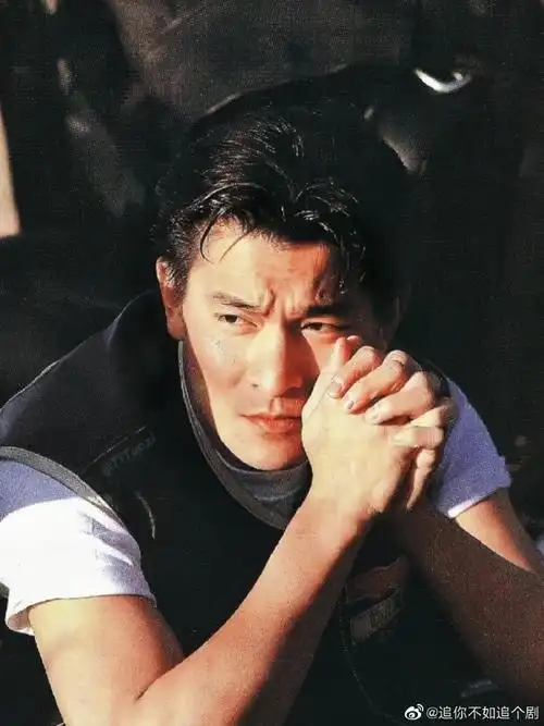 还以为刘德华客串了漫长的季节