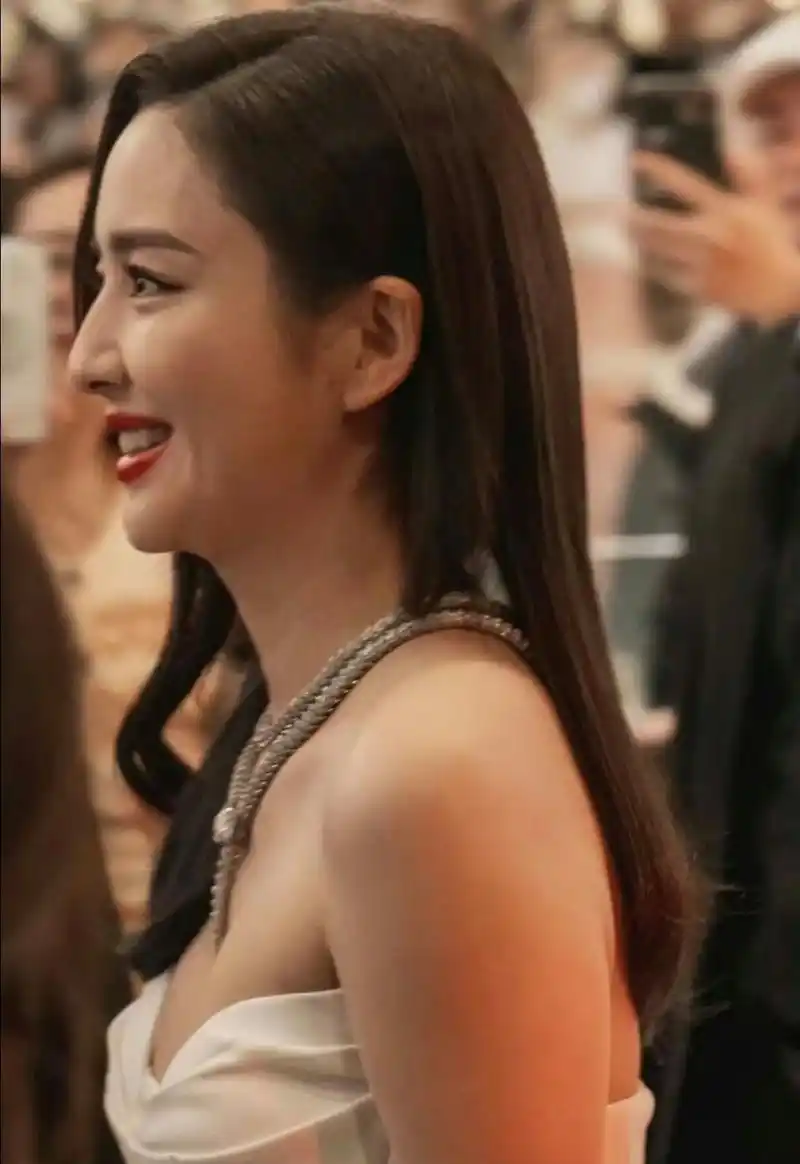 颜值不减当年,更有女人味,美丽,大方,低调,从不炒作.