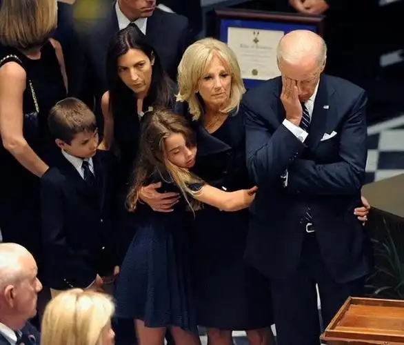 2021年拜登儿子劲爆自传:因太爱哥哥出轨嫂子,被妻子赶出家门