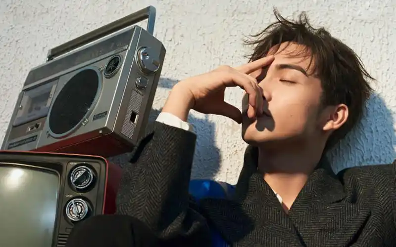 喜欢帅哥张彬彬的朋友赶紧收藏下载吧,更多明星壁纸尽在美桌网