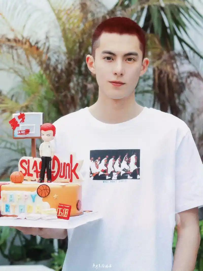 王鹤棣为樱木代言,红色平头发型 乐天派逗趣性格,绝配.